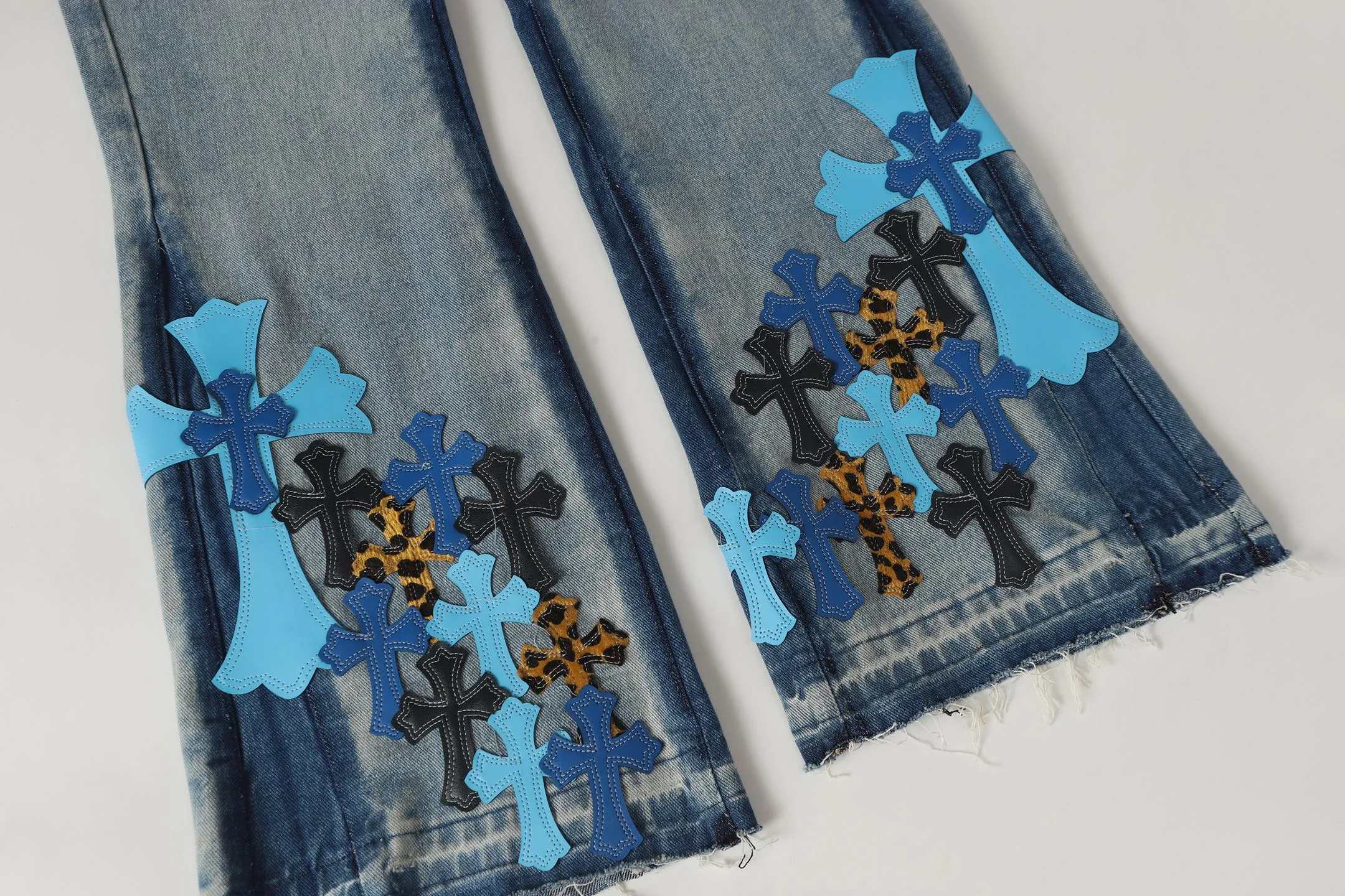 P300 cross-border quantity model, please do not place an order if you are pursuing quality - Chrome Hearts/Chrome Heart Cross✝️Applied leather embroidered washed jeans trousers casual pants flared pants -High weight, high density and high quality. The wool is soft, delicate and skin-friendly. It feels soft and silky. It has excellent warmth and skin-friendly properties. -Size: 28 30 32 34 36